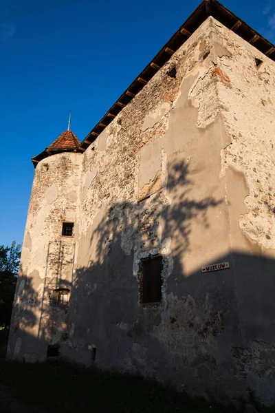 El Castillo de San Miklos fue construido a principios de los siglos XIV y XV en la región de Transcarpatia. —  Fotos de Stock