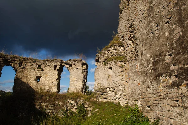 Ruina del antiguo castillo en Sidorov, región de Ternopil —  Fotos de Stock