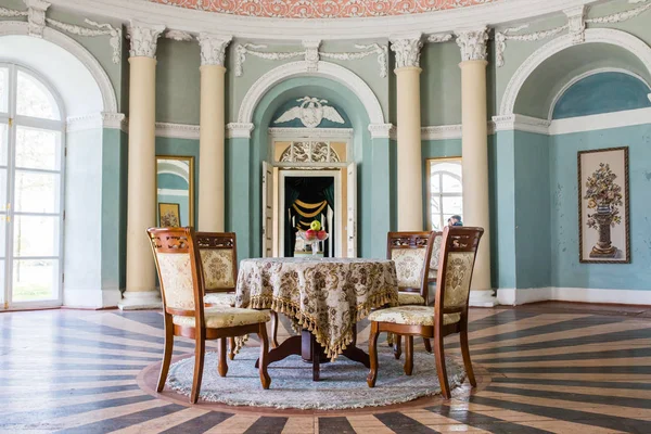 Samchiki, Ukraine - 17 APRIL 2017: Interior of palace Samchiki, Ukraine — Stock Photo, Image