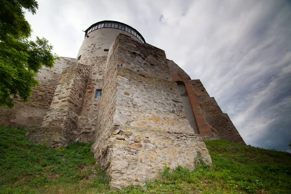 Blick auf die historische Burg in ostrog, riengebiet, ukraine — Stockfoto