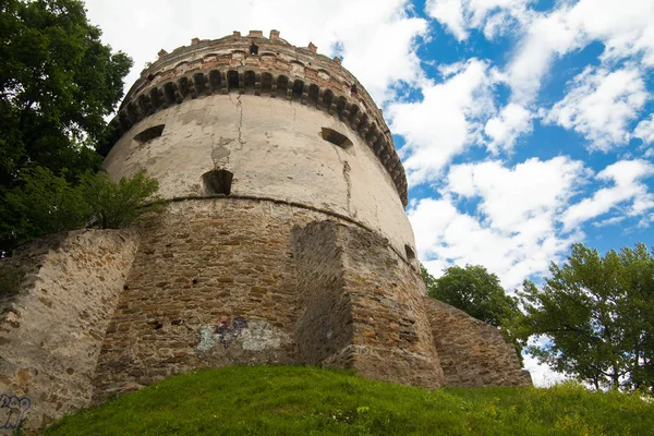 View to the historical castle in Ostrog, Rivne region, Ukraine — Stock Photo, Image