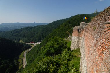 Mount Cetatea Romanya yıkık Poenari kalesinde