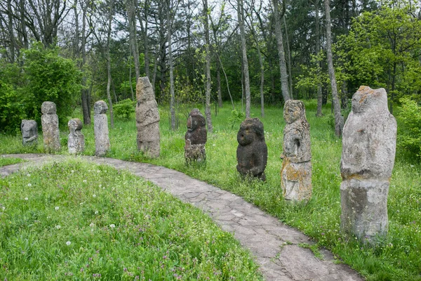 Alte kurgan stelen in der khortytsia isalnd, zaporizhia, ukraine — Stockfoto