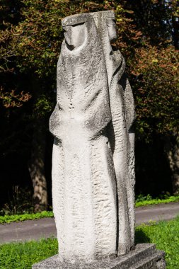 Olesko, Ukrayna - 23 Temmuz 2009: Taş Heykel Bahçe park Olesko Kalesi, Lviv region, Ukrayna