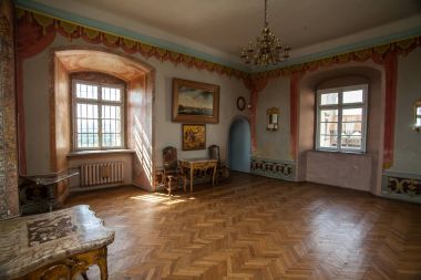 Olesko, Ukrayna - 23 Temmuz 2009: Müzesi sergi ve iç Olesko bir şatoda, Lviv region, Ukrayna