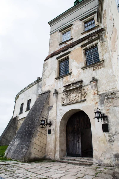 Olesko, Ucraina - 02 MAGGIO 2017: Veduta sullo storico castello di Olesko, regione di Leopoli, Ucraina — Foto Stock