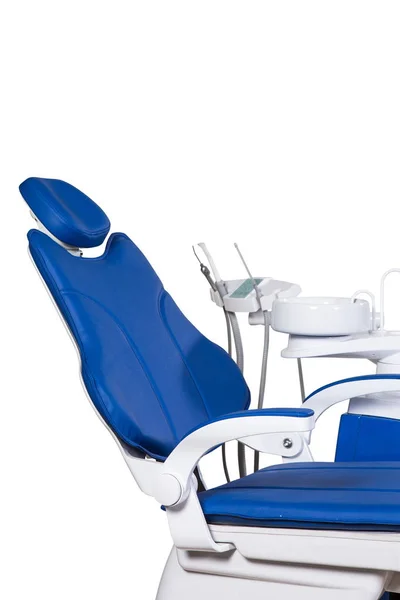 Moderna cadeira dentista azul isolado no fundo branco — Fotografia de Stock