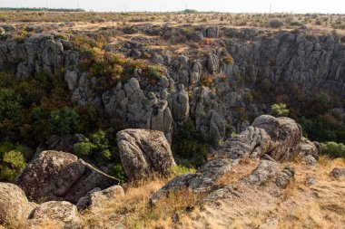 Güzel gün batımı arka plan karşı Rock canyon
