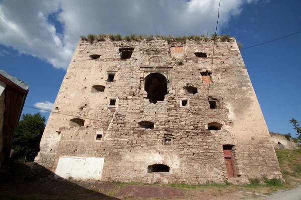 Antiguo castillo de Jazlowiec Yazlovets en ruinas, región de Ternopil, Ucrania — Foto de Stock