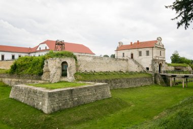 Zbarazh, Ukrayna - 06 Temmuz 2017: Zbarazh, Ternopil bölgesi, Batı Ukrayna (Kale Panoraması kalede ana görünümüne)