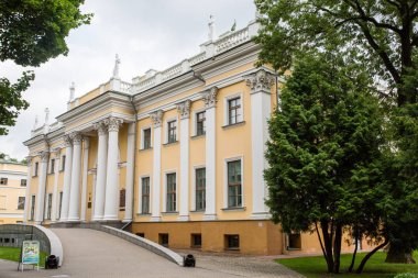 Gomel, Belarus - 09 Temmuz 2015: Rumyantsev Palace - Paskevich Gomel şehir Park, Beyaz Rusya