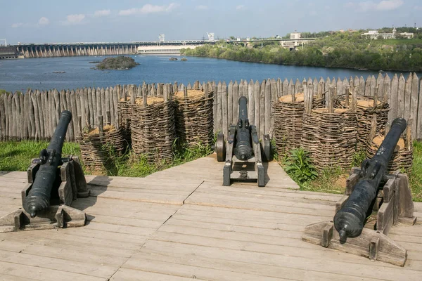 Zaporizhia - Ukrayna, 02 Mayıs 2015: Ahşap koruyucu sur içinde Müzesi, Zaporizhian Kazaklar Khortytsia Island üzerinde