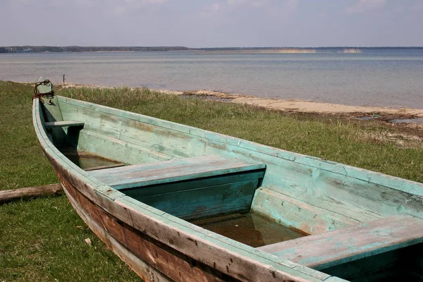 zincirleri, nehir tekne palamarla. su taşıma. Yaz aylarında Yeşil Göl flora.
