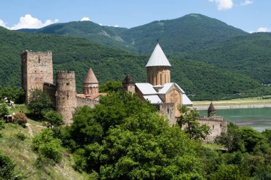 Ünlü Gürcü gezi Ananuri kale Gürcistan