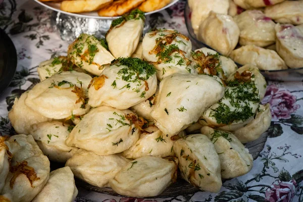 Traditional dumplings with fried onions at a street food festiva — ストック写真