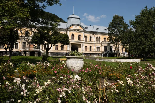 Groedl palacio de estilo neo barroco en Skole — Foto de Stock