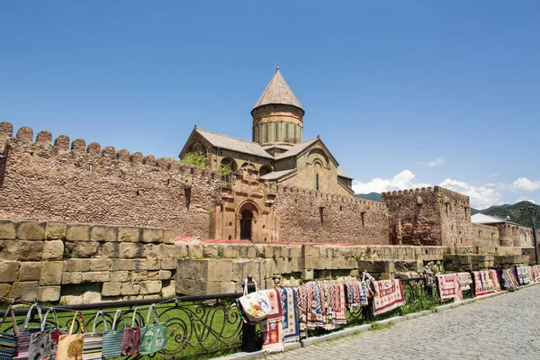 Kilátás Svetitskhoveli ortodox katedrális és történelmi város Mtskheta — Stock Fotó