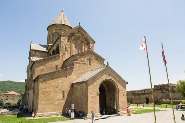 View to Svetitskhoveli Orthodox Cathedral and historical town Mt. — стоковое фото