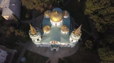 Ukrayna, Chernihiv 'deki en eski Başkalaşım Katedrali' nin havadan görünüşü, Moğol öncesi Rusya 'nın hayatta kalan birkaç binasından biri.