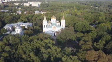 Ukrayna 'nın Chernihiv kentinin tarihi ve turistik merkezindeki Collegium, Boris ve Gleb Katedrali ve Kurtarıcı Dönüşüm Katedrali