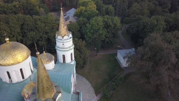 ウクライナのチェルニヒフにある 現存するいくつかの建物の一つであるモンゴル ルス以前の建物の中で最も古い建物の変形への空中ビュー — ストック動画
