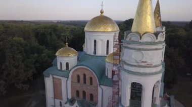 Ukrayna, Chernihiv 'deki en eski Başkalaşım Katedrali' nin havadan görünüşü, Moğol öncesi Rusya 'nın hayatta kalan birkaç binasından biri.