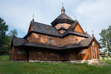 Ukrayna 'nın Kryvorivnia köyündeki eski ahşap Ortodoks kilisesi.