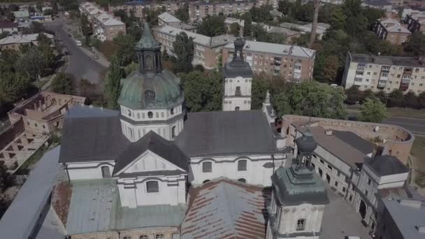 Klášter bosých Karmelitánů v Berdyčiva, Ukrajina — Stock video