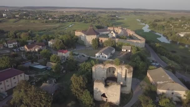 Antenne Medzhybizh Burg Und Ruinierte Kirche Der Heiligen Dreifaltigkeit Liegt — Stockvideo