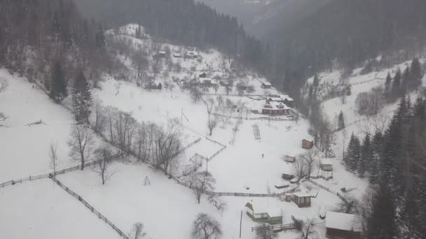 Klidná Útulná Pohádková Vesnice Kryvorivnia Pokrytá Sněhem Karpatech Letecký Výhled — Stock video