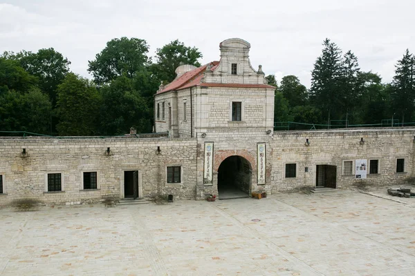 ザバラ,テルノピル地方,城の西ウクライナのパノラマの要塞への主なビュー — ストック写真