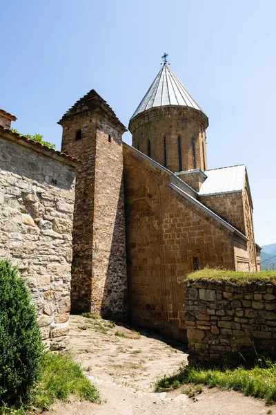 Famoso castillo georgiano de Ananuri en Georgia —  Fotos de Stock