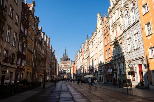 Typische farbige Gebäude im historischen touristischen Zentrum der Stadt Danzig, Polen — Stockfoto