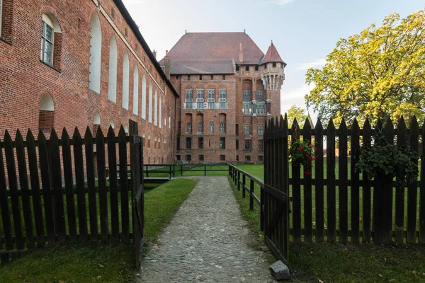 Castelo de Malbork é famoso marco da Polônia ao ar livre . — Fotografia de Stock