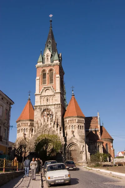 Vue sur l'église dominicaine dans la ville de Chortkiv, Ukraine — Photo
