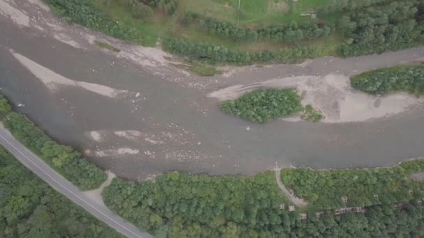 Letni Widok Lotu Ptaka Górską Rzekę Czarną Czeremosz Karpackiej Miejscowości — Wideo stockowe