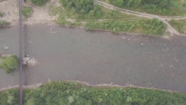 Letni Widok Lotu Ptaka Górską Rzekę Czarną Czeremosz Karpackiej Miejscowości — Wideo stockowe