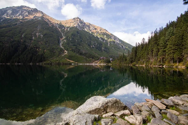 Lago di montagna Morskie Oko in Monti Tatra, Polonia — Foto Stock