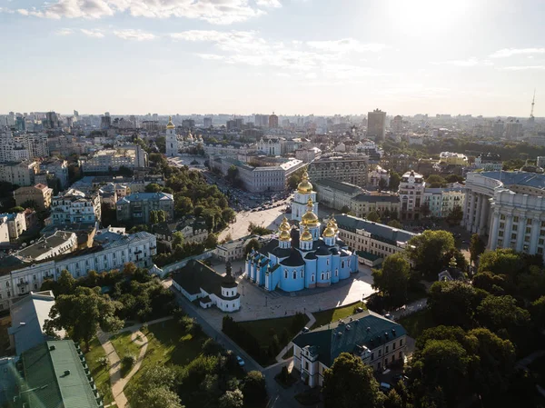 Повітряний вид на собор Святого Михайла Золотого купола в центрі — стокове фото