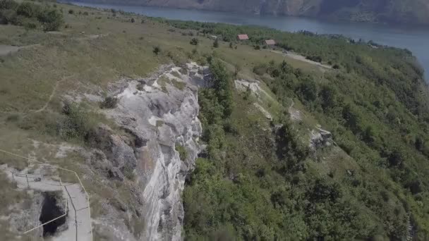 Scenic View rock klasztor Bakota na rzece Dniestr, Ukraina — Wideo stockowe