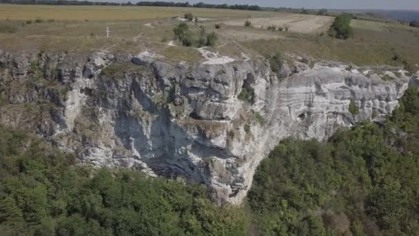 Vue panoramique monastère rocheux Bakota sur la rivière Dniester, région Khmelnitskiy de l'ouest de l'Ukraine 