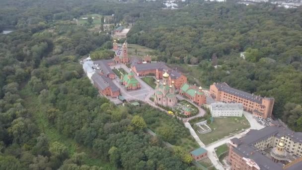 Aerial to orthodox monastery Goloseevo in Kyiv, Ukraine — ストック動画