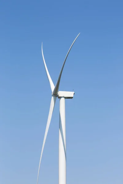 Som Genererar Vindkraftverk Med Blå Himmel Bakgrunden Grön Energi — Stockfoto