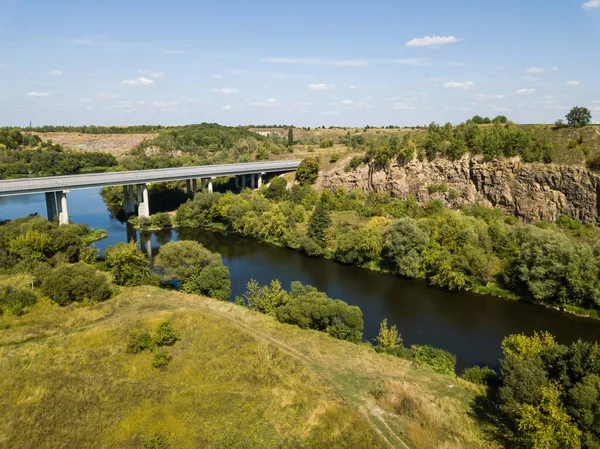 Auto Ponte Rodoviária Sobre Rio Sluch Perto Novograd Volynsky Ucrânia — Fotografia de Stock