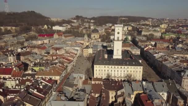 Central City Hall, Lviv 'in turizm merkezi. — Stok video