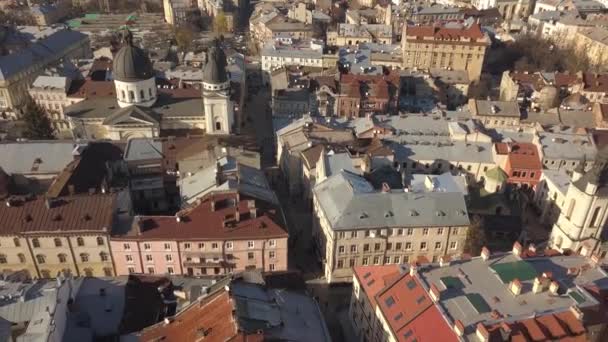 主イエス キリストの寺院への空中ビューウクライナの都市リヴィウの変容と観光の歴史的中心 — ストック動画