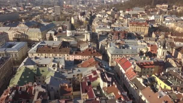 主イエス キリストの寺院への空中ビューウクライナの都市リヴィウの変容と観光の歴史的中心 — ストック動画