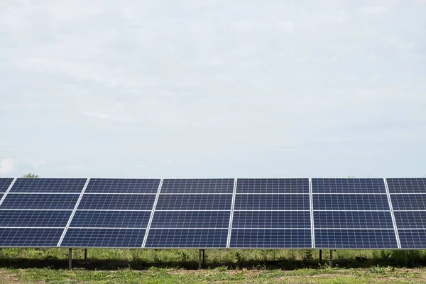 Många Solpaneler Närbild Solig Dag Grön Energiteknik Som Bakgrund — Stockfoto