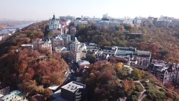 Beroemde Toeristische Plaatsen Kiev Luchtfoto Naar Saint Andrew Kerk Hystorische — Stockvideo