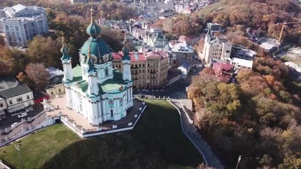 Slavná Turistická Místa Kyjevě Letecký Pohled Kostel Svatého Ondřeje Hystorickém — Stock video